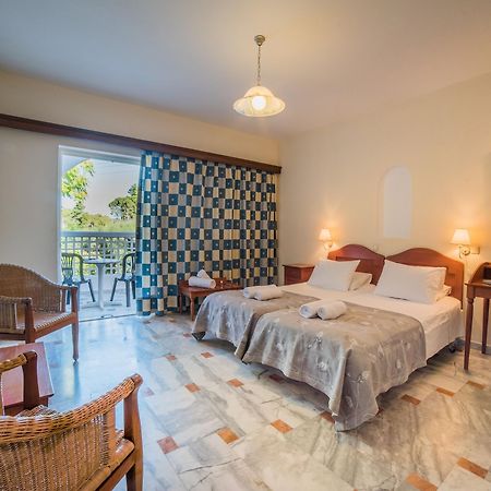 Ilaria Hotel Каламакі Екстер'єр фото