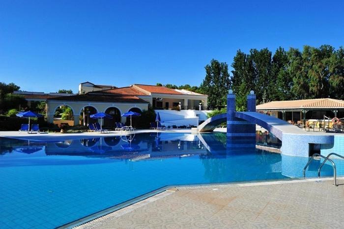 Ilaria Hotel Каламакі Екстер'єр фото