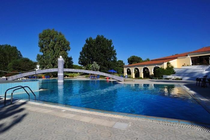 Ilaria Hotel Каламакі Екстер'єр фото